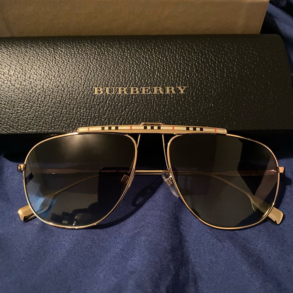 BURBERRY AVIATOR GLASSES. *BRAND NEW*!!!!!